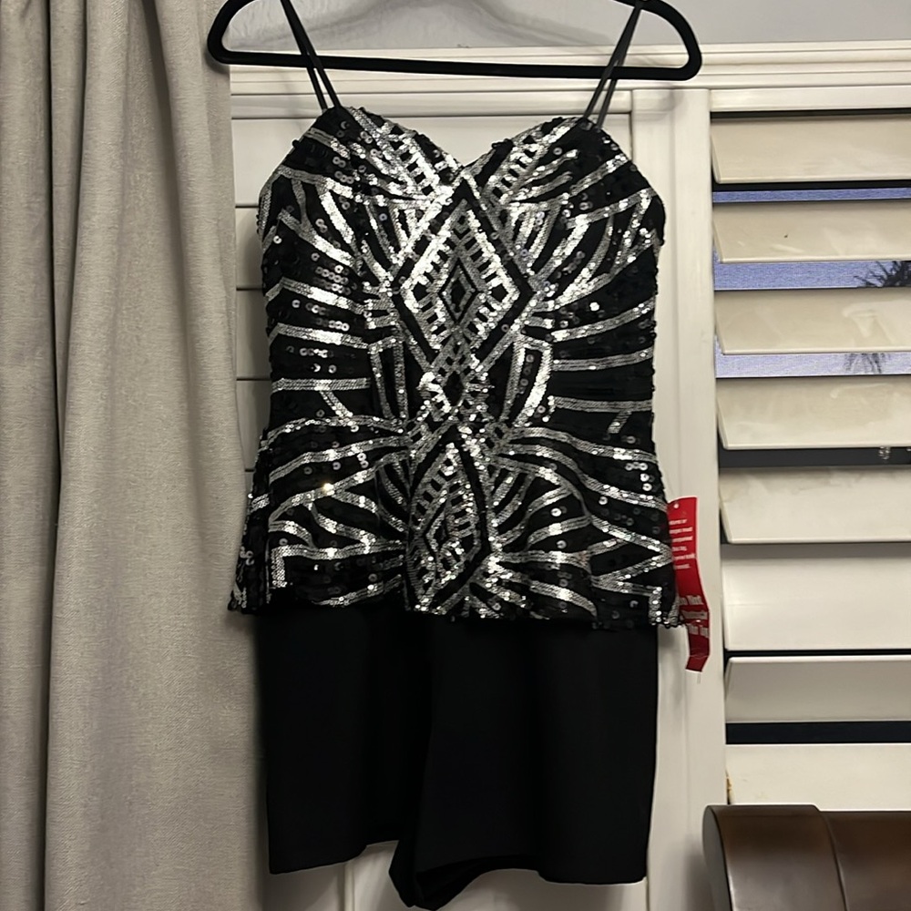 It’s a one piece shorts, looks great with heels when going out